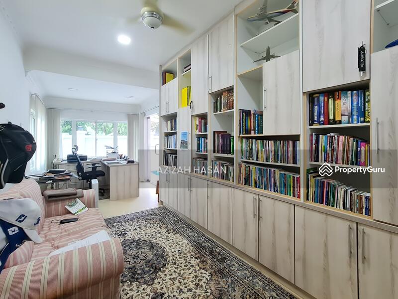 Untuk Dijual - BEAUTIFUL BUNGALOW WITH POOL, 2.5 Storey Bungalow, seksyen 10, Shah Alam