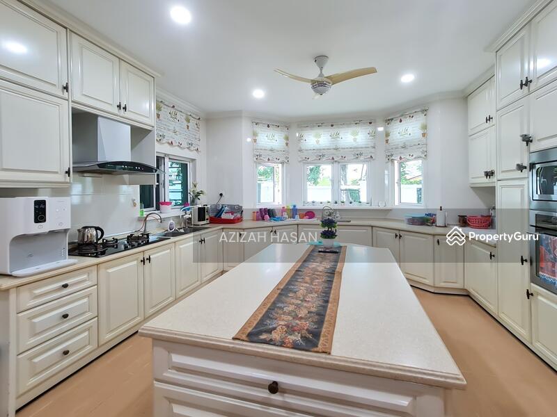 Untuk Dijual - BEAUTIFUL BUNGALOW WITH POOL, 2.5 Storey Bungalow, seksyen 10, Shah Alam