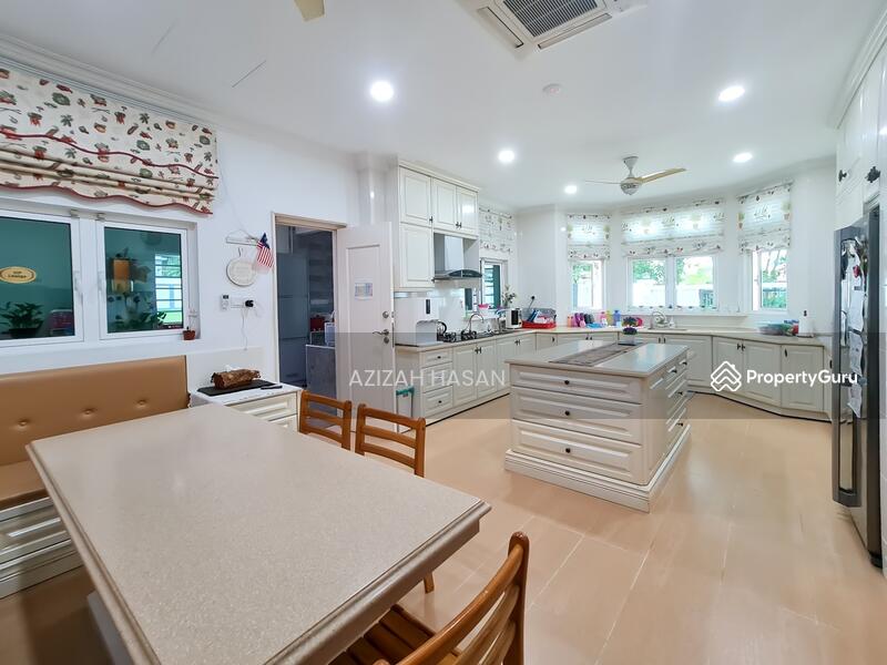 Untuk Dijual - BEAUTIFUL BUNGALOW WITH POOL, 2.5 Storey Bungalow, seksyen 10, Shah Alam