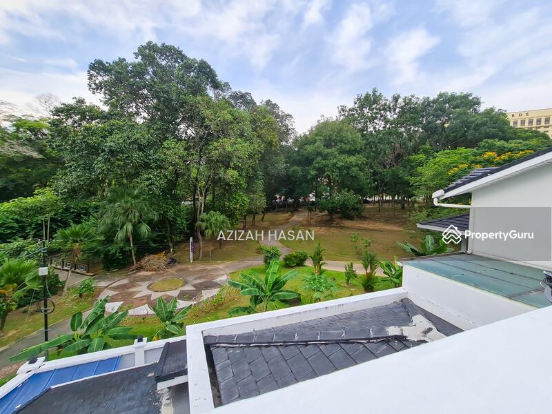 Untuk Dijual - BEAUTIFUL BUNGALOW WITH POOL, 2.5 Storey Bungalow, seksyen 10, Shah Alam