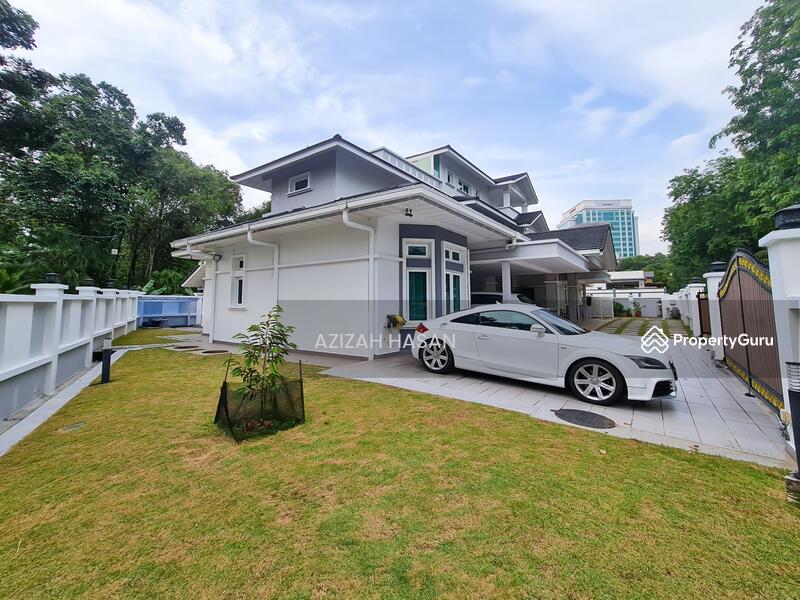 Untuk Dijual - BEAUTIFUL BUNGALOW WITH POOL, 2.5 Storey Bungalow, seksyen 10, Shah Alam