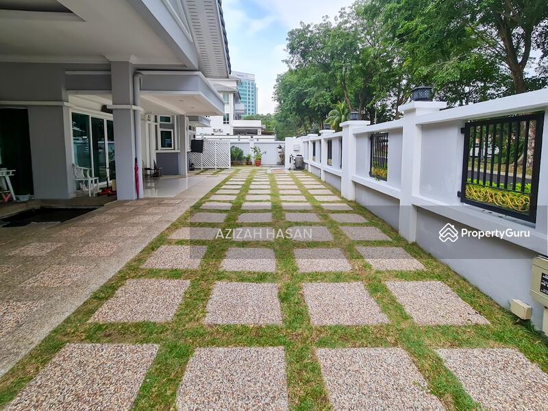 Untuk Dijual - BEAUTIFUL BUNGALOW WITH POOL, 2.5 Storey Bungalow, seksyen 10, Shah Alam