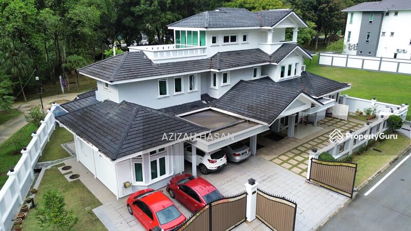 Untuk Dijual - BEAUTIFUL BUNGALOW WITH POOL, 2.5 Storey Bungalow, seksyen 10, Shah Alam