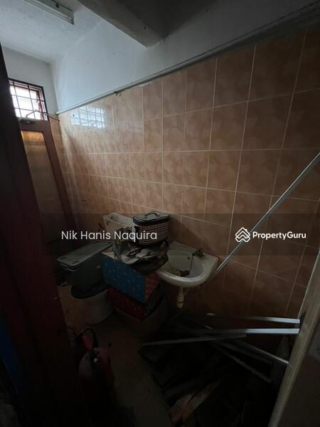 Shop / Office for Sale in Bandar Saujana Putra (Tanjong Duabelas) - Nik Hanis Naquira - PropertyGuru.com.my
