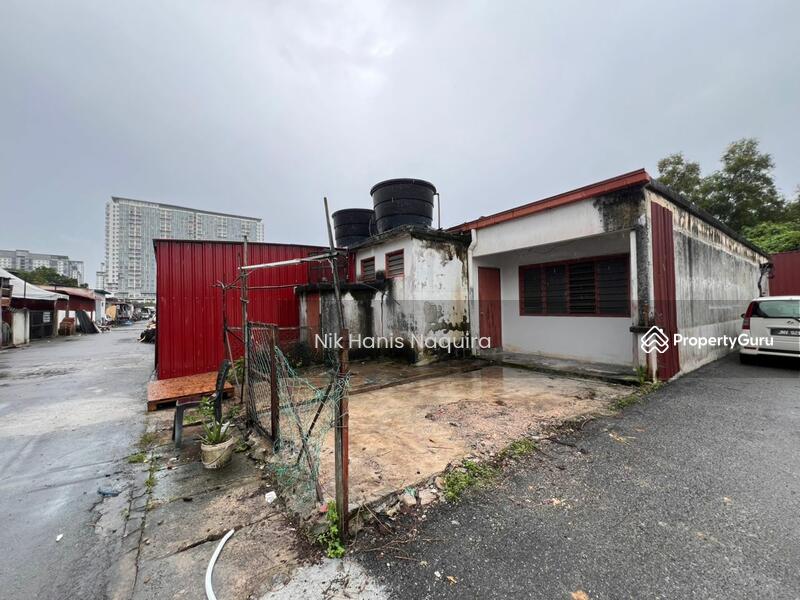 Shop / Office for Sale in Bandar Saujana Putra (Tanjong Duabelas) - Nik Hanis Naquira - PropertyGuru.com.my