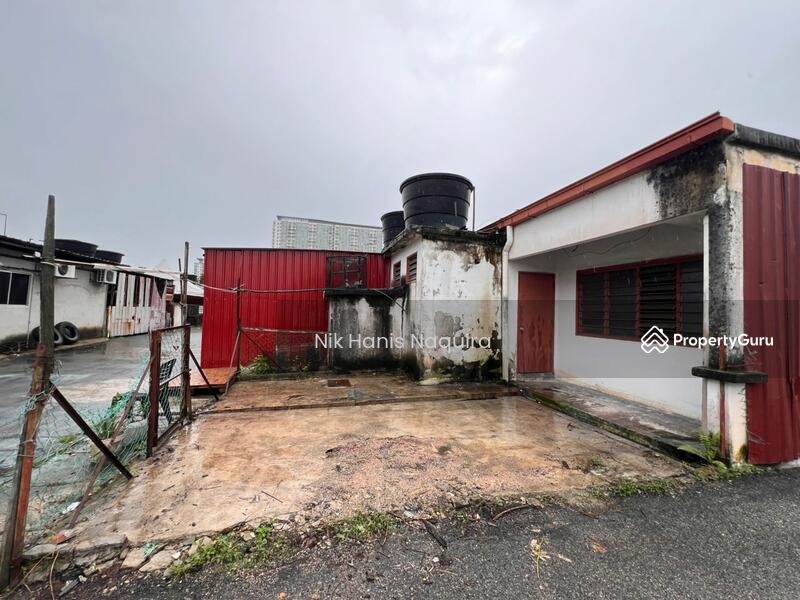 Shop / Office for Sale in Bandar Saujana Putra (Tanjong Duabelas) - Nik Hanis Naquira - PropertyGuru.com.my