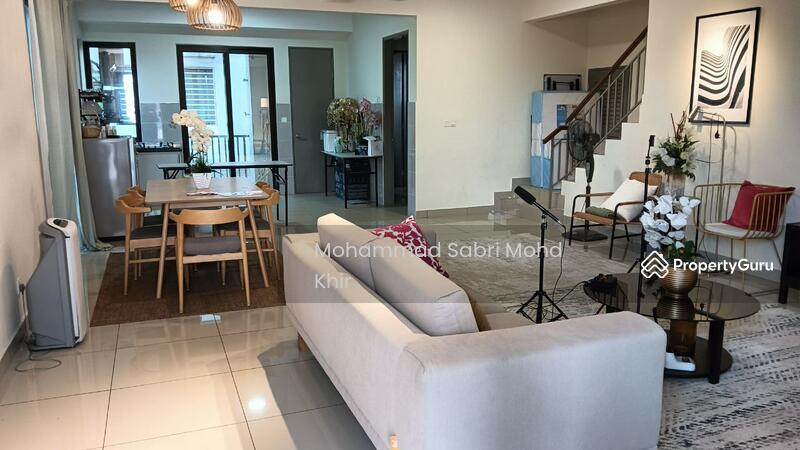 Fully furnish house with nice interior decoration. 