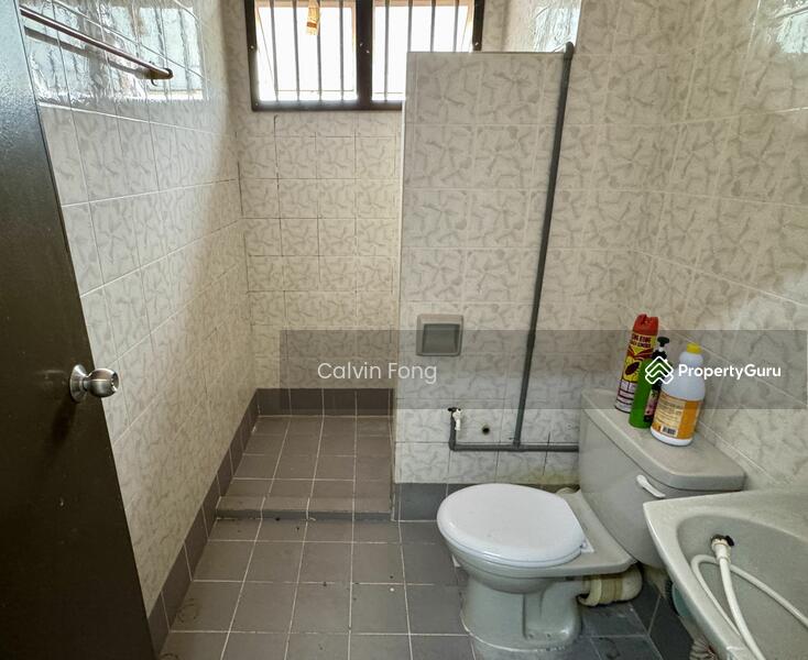 Master bedroom attached bathroom