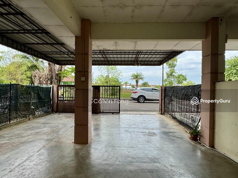 Car porch can accommodate 2 vehicles