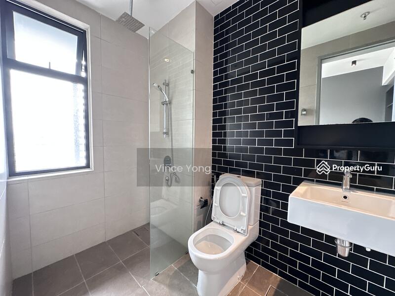 For Rent - Middle Room for Rent at Bandar Union Suites