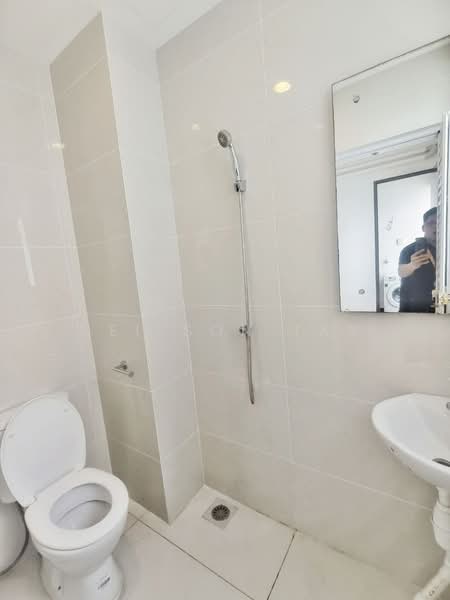 Condominium for Sale at Kings Bay @ Country Garden Danga Bay - Neilson Tan - Bathroom - PropertyGuru.com.my