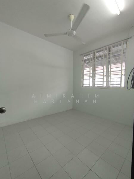 Rumah Teres untuk Dijual di Kampung Sungai Lang (Banting) - AimiRahim Hartanah - PropertyGuru.com.my