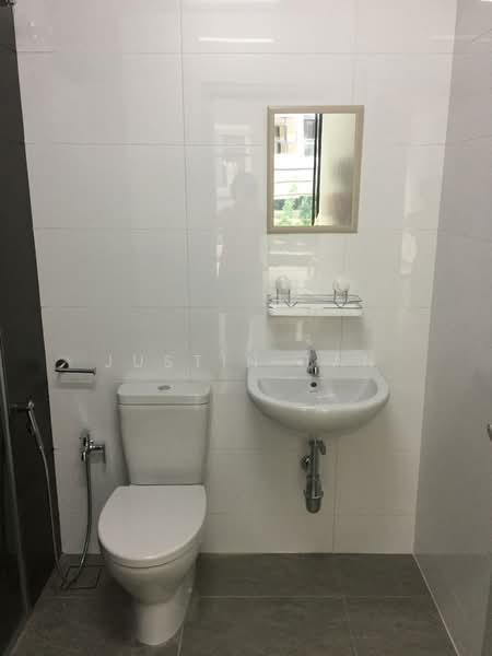 Servis Apartment untuk Disewa di Utropolis Suites 1 - Justin Tan - Bathroom - PropertyGuru.com.my