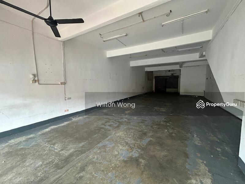 Untuk Disewa - Shoplot for rent at Subang Permai