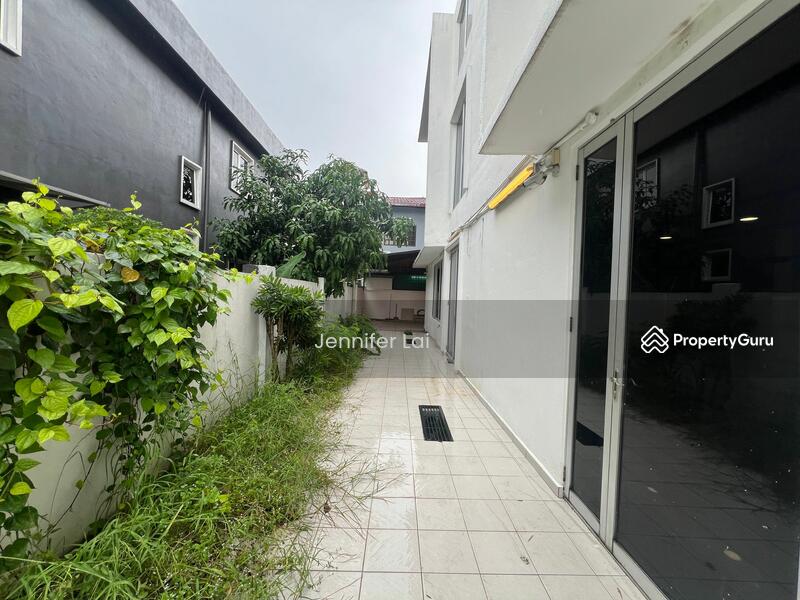 Untuk Dijual - Semi-D house at Seksyen 25