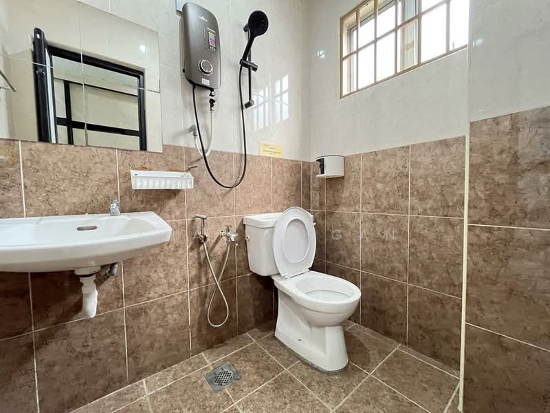 Terraced House for Sale in Bandar Botanic (Klang) - Charlie Gan - Bathroom - PropertyGuru.com.my