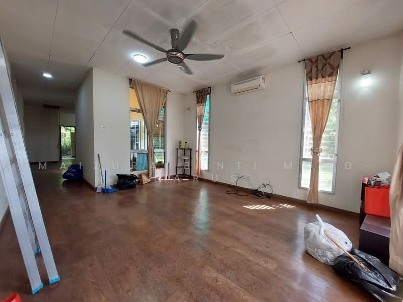 Rumah Banglo untuk Dijual di Mahkota Hills (Lenggeng) - Maizura binti Mohd Darus - Living Room - PropertyGuru.com.my