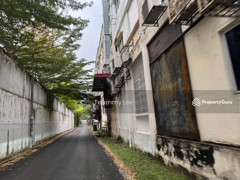 For Sale - 3sty With Basement Shop Office Mainroad Bandar Mahkota Cheras