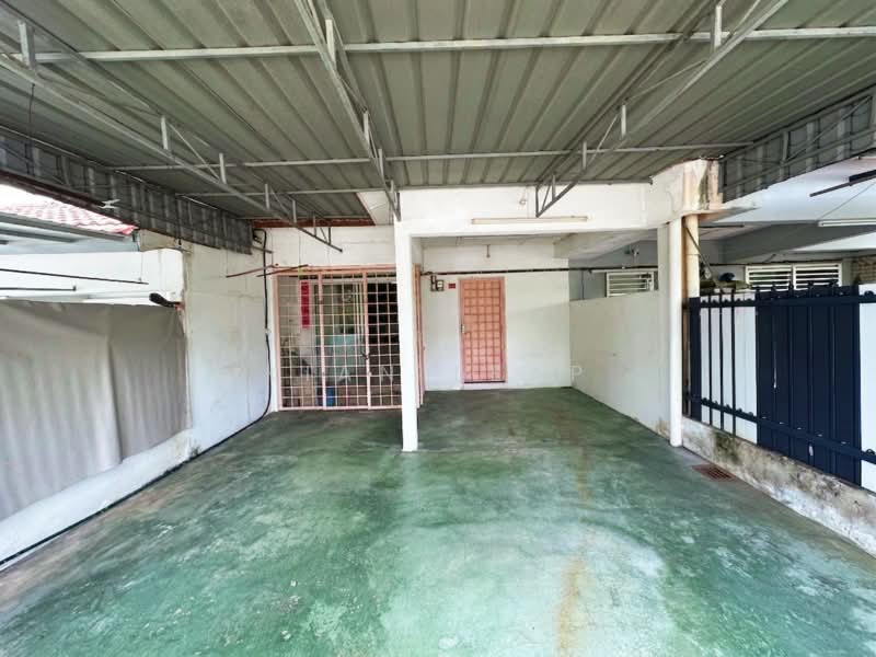 Rumah Teres untuk Dijual di Taman Pinggiran Putra (Seri Kembangan) - Kian Leap - Entrance - PropertyGuru.com.my