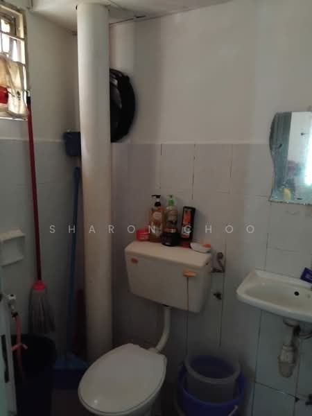 Pangsapuri untuk Dijual di Meranti Apartment - Sharon Choo - Bathroom - PropertyGuru.com.my