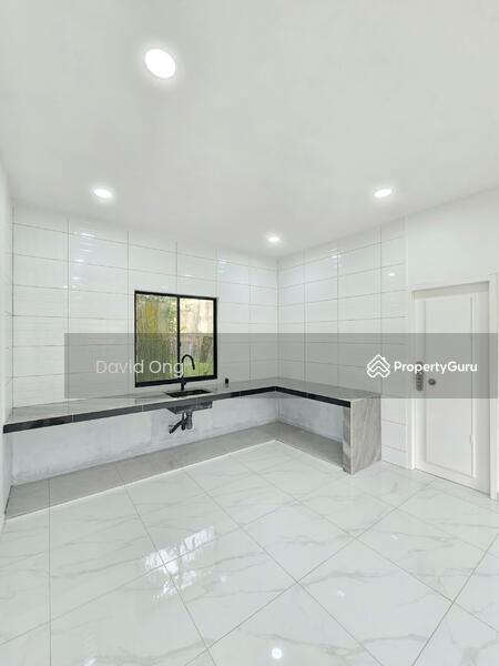 Untuk Dijual - Lima Kedai Single Storey Bungalow
