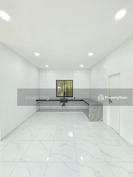 Untuk Dijual - Lima Kedai Single Storey Bungalow