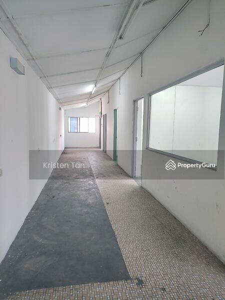 For Rent - 3.5 Storeys Shop Lot
