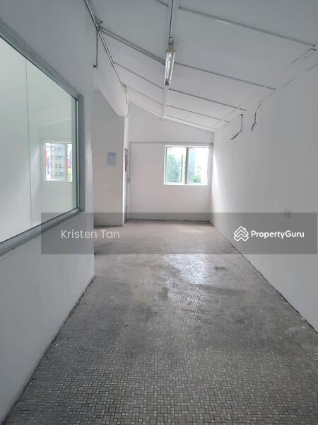 For Rent - 3.5 Storeys Shop Lot