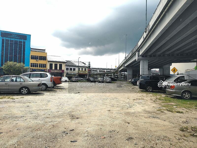 For Rent - 3.5 Storeys Shop Lot