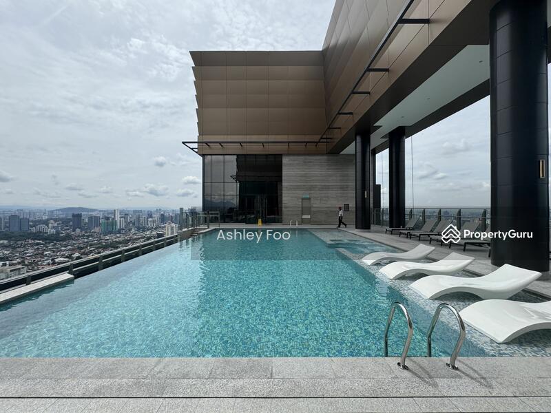 Rooftop Pool (Privacy) 