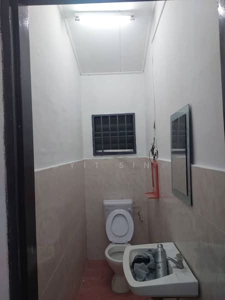 Rumah Teres 2 Tingkat untuk Dijual di Simpang Renggam (Johor) - Yit Sin - Bathroom - PropertyGuru.com.my