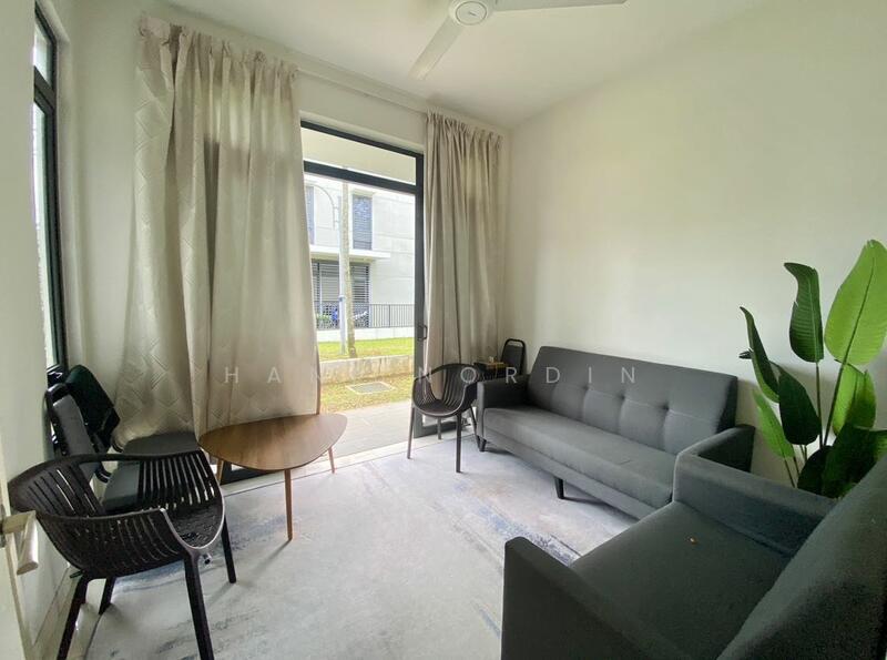 Untuk Dijual - Putrajaya End Lot Unit, Tasik View