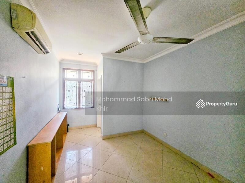 Ground floor room with airconditioner and fan. 