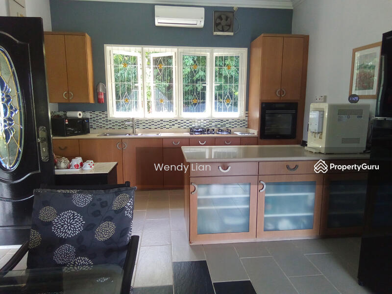 Fully Fitted Kitchen