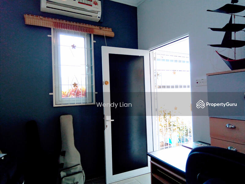 2nd Bedroom / Study