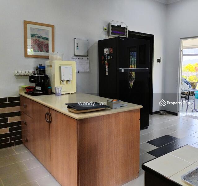 Fully Fitted Kitchen