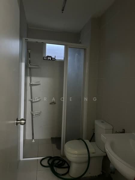 Kediaman Servis untuk Dijual di Meridin Bayvue Serviced Apartment - Grace Ng - Bathroom - PropertyGuru.com.my