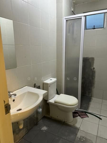 Kediaman Servis untuk Dijual di Meridin Bayvue Serviced Apartment - Grace Ng - Bathroom - PropertyGuru.com.my