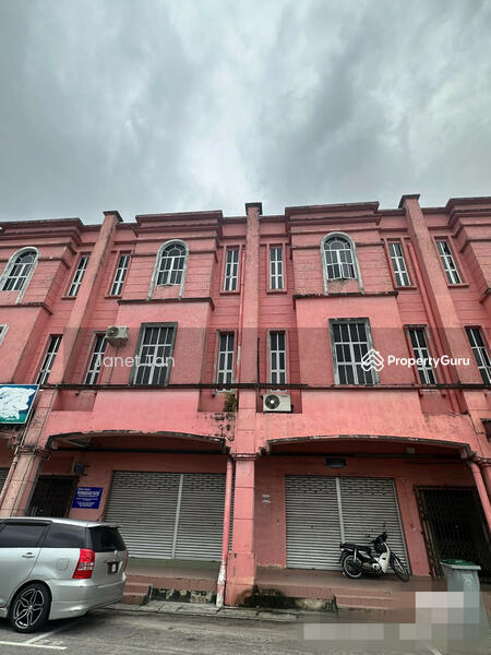 For Rent - Batu Pahat 3 Storey Shop Lot for Rent (Ground Floor)