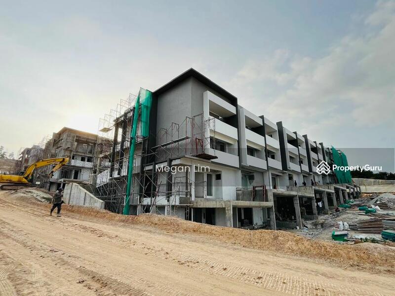 Untuk Dijual - New Luxury Townhouse Villa @ Cheras South (Balakong)