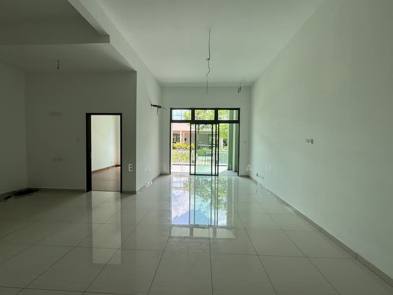 Pangsapuri untuk Dijual di Molek Pine 4 - Healer Lau - PropertyGuru.com.my
