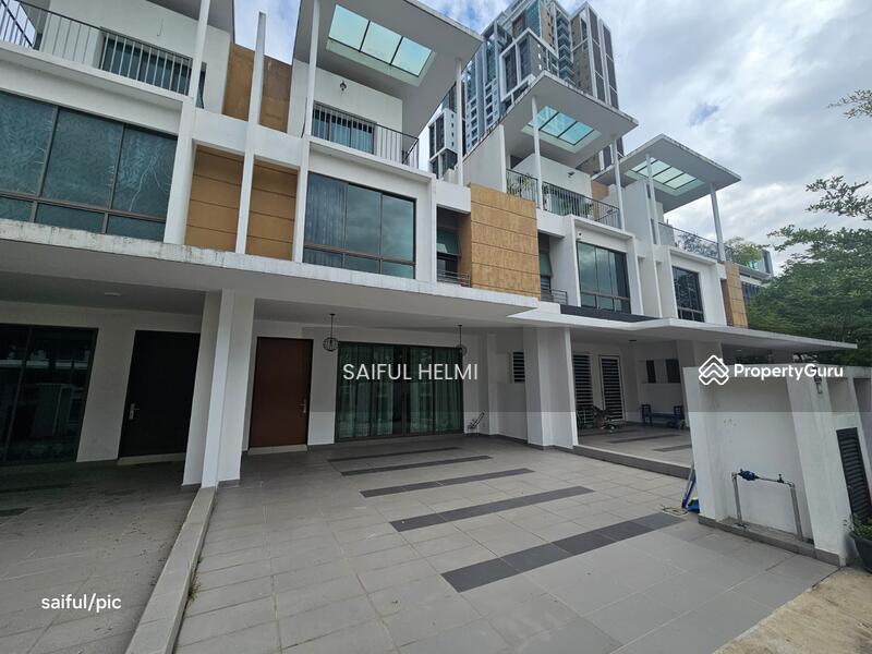 For Sale - 3 Storey link @ Lake Point Residence Cyberjaya