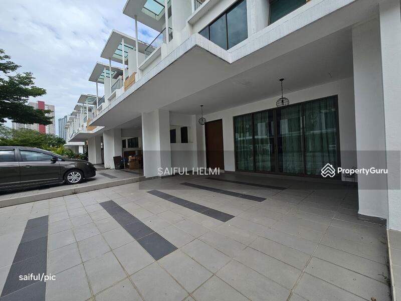 For Sale - 3 Storey link @ Lake Point Residence Cyberjaya