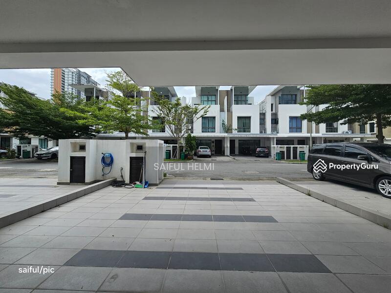 For Sale - 3 Storey link @ Lake Point Residence Cyberjaya