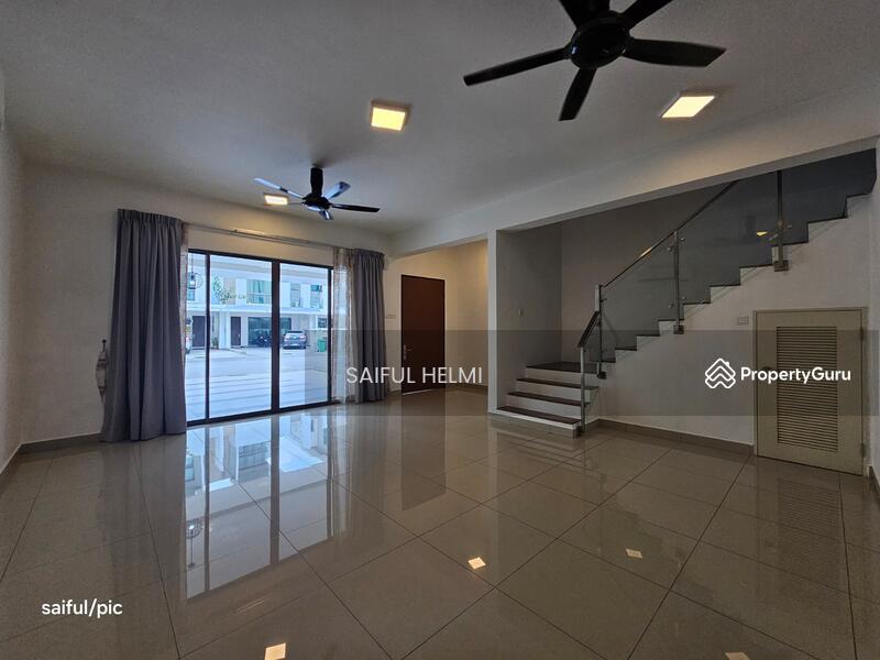 For Sale - 3 Storey link @ Lake Point Residence Cyberjaya