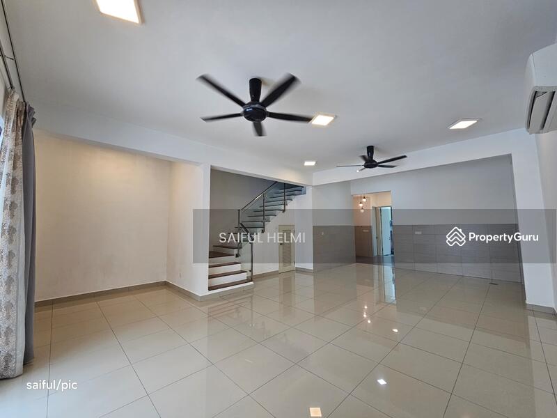 For Sale - 3 Storey link @ Lake Point Residence Cyberjaya