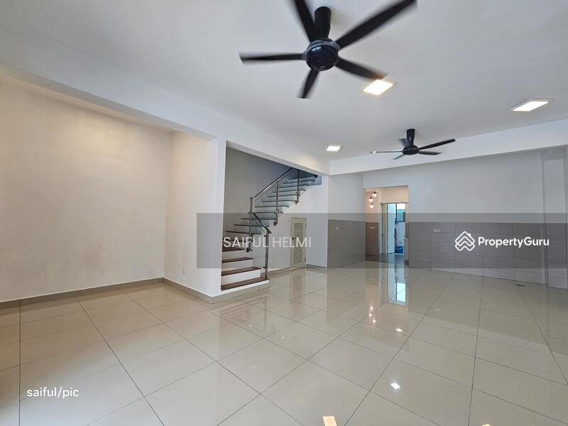 For Sale - 3 Storey link @ Lake Point Residence Cyberjaya
