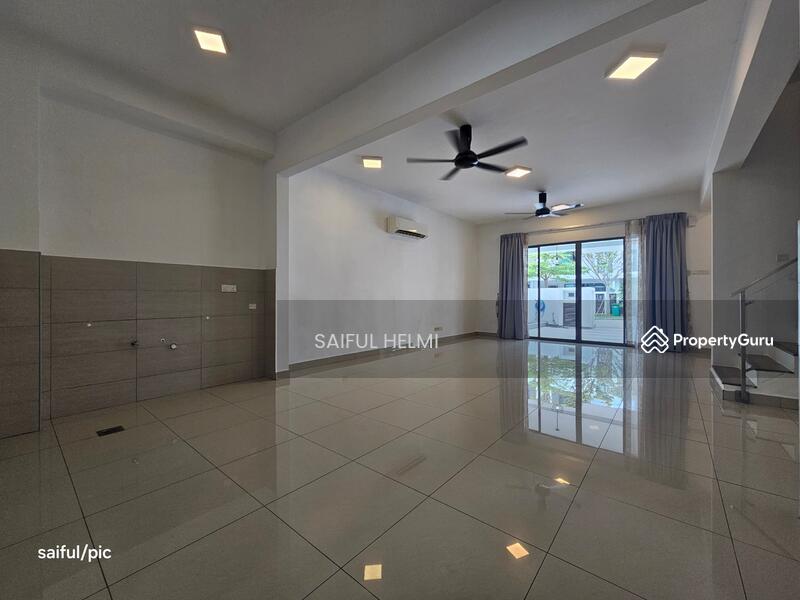 For Sale - 3 Storey link @ Lake Point Residence Cyberjaya