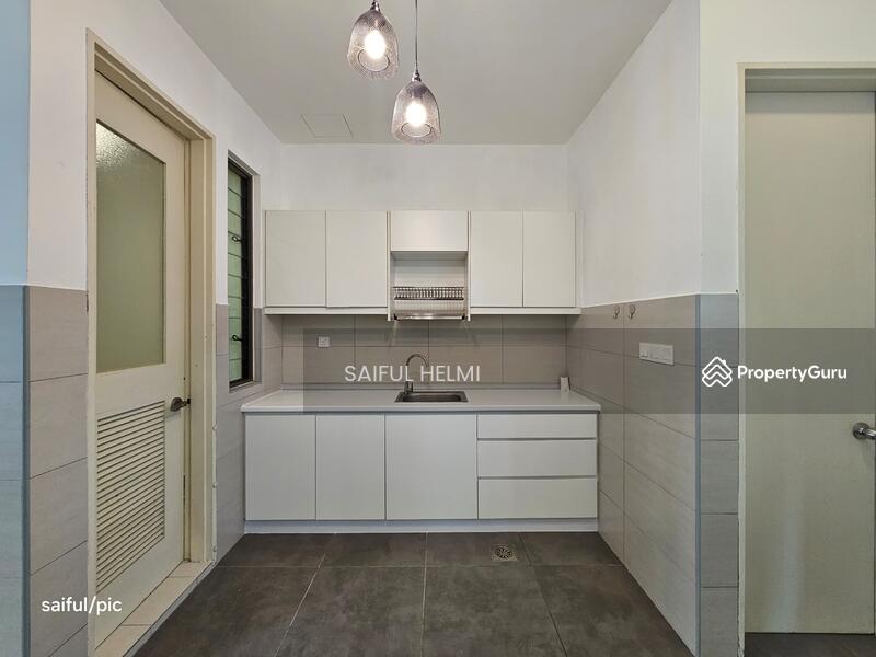 For Sale - 3 Storey link @ Lake Point Residence Cyberjaya