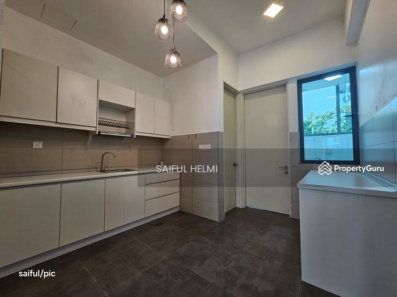 For Sale - 3 Storey link @ Lake Point Residence Cyberjaya
